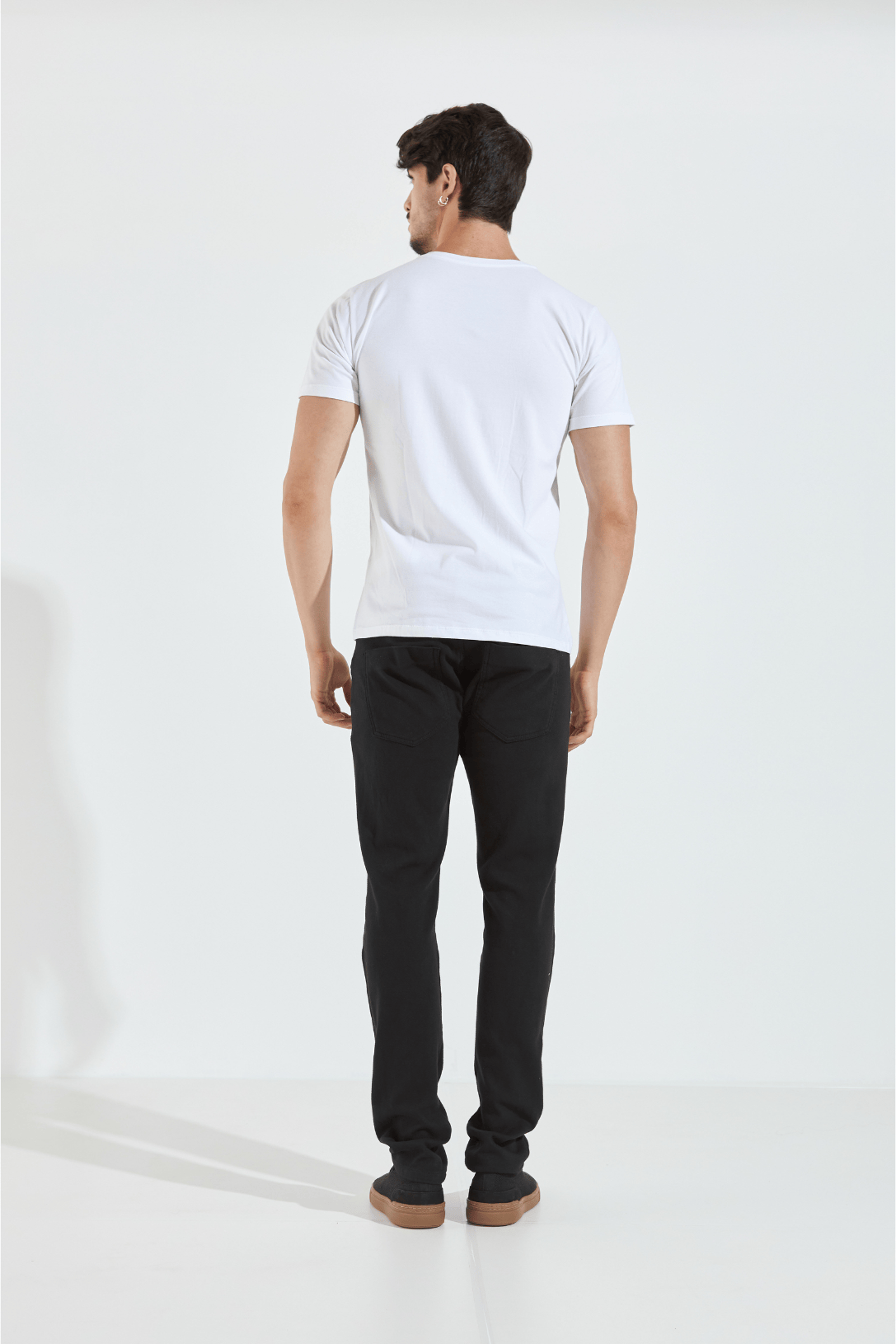 CAMISETA BÁSICA CLÁSSICA - BRANCO E PRETO da Vörr Brasil | Loja Oficial Vörr Brasil