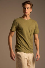 CAMISETA BÁSICA CLÁSSICA CÂNHAMO COM BOLSO - VERDE da Vörr Brasil | Loja Oficial Vörr Brasil