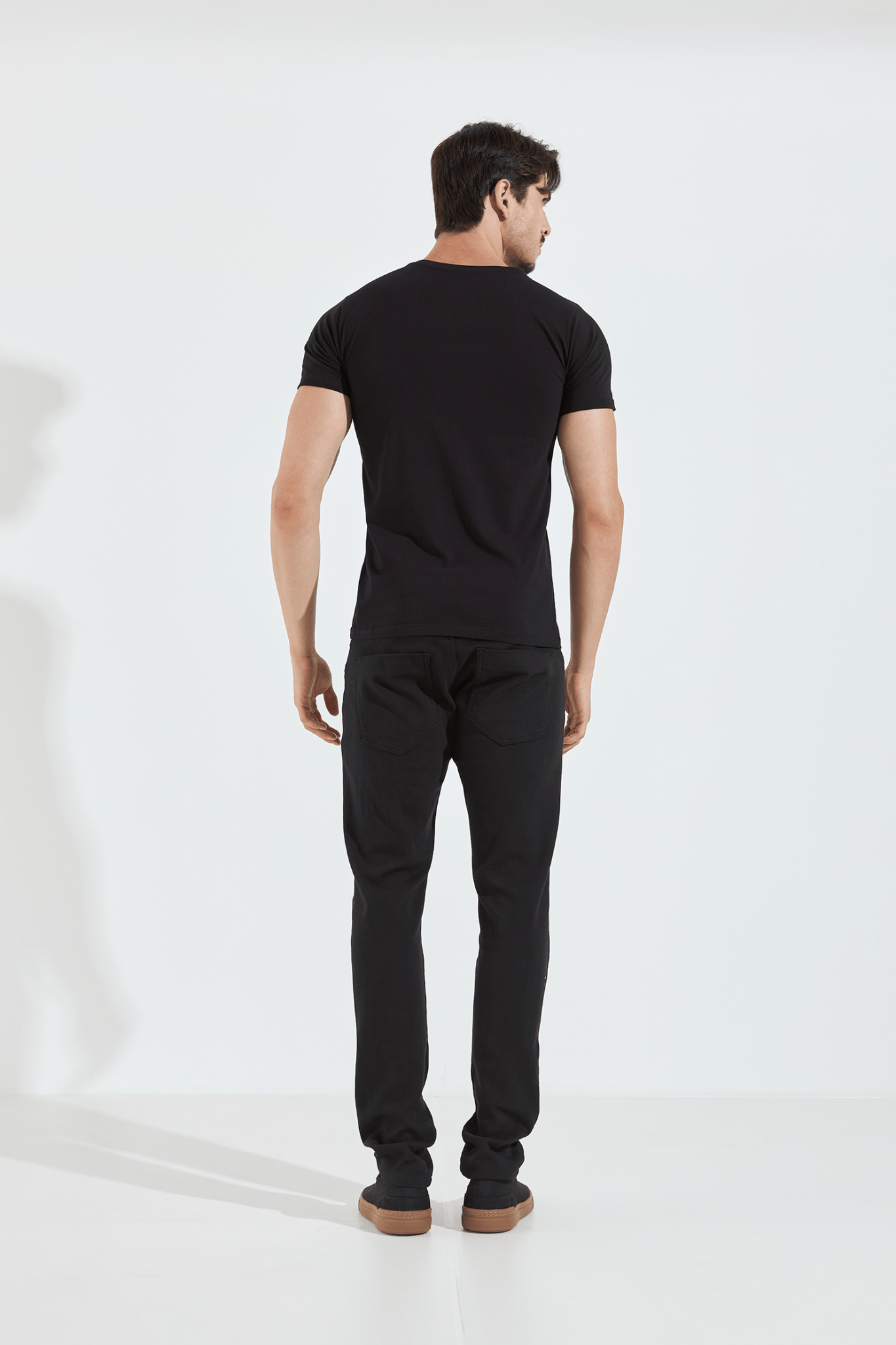 CAMISETA BÁSICA CLÁSSICA - PRETO E DOURADO da Vörr Brasil | Loja Oficial Vörr Brasil