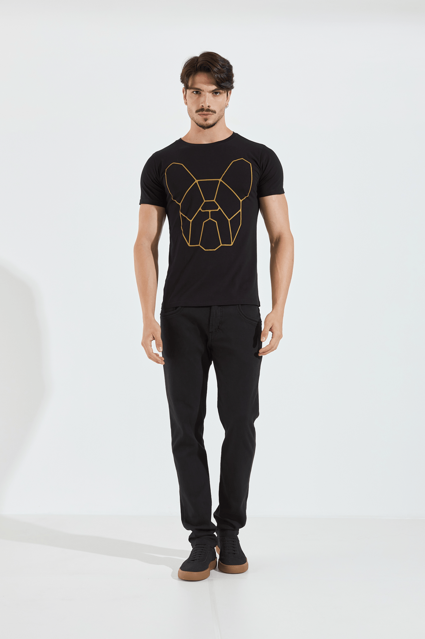 CAMISETA BÁSICA CLÁSSICA - PRETO E DOURADO da Vörr Brasil | Loja Oficial Vörr Brasil