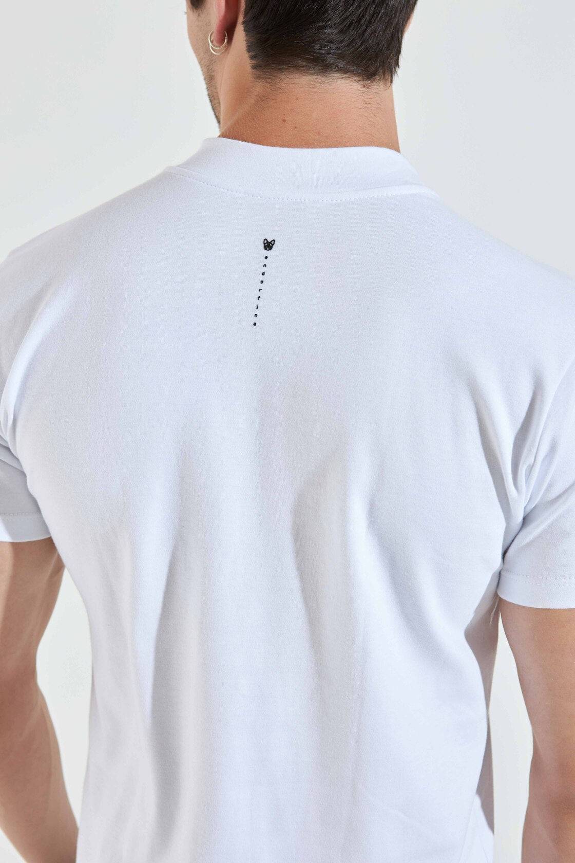 CAMISETA BÁSICA SLIM GOLA ALTA - BRANCO da Vörr Brasil | Loja Oficial Vörr Brasil