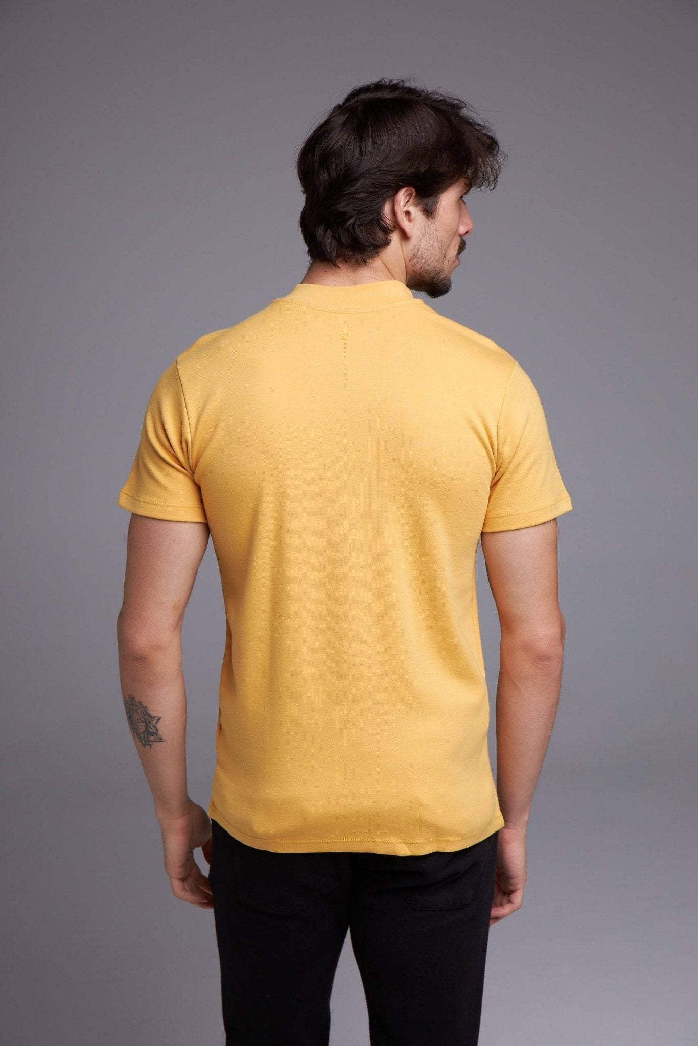 CAMISETA BÁSICA SLIM GOLA ALTA NATURALE - LARANJA da Vörr Brasil | Loja Oficial Vörr Brasil