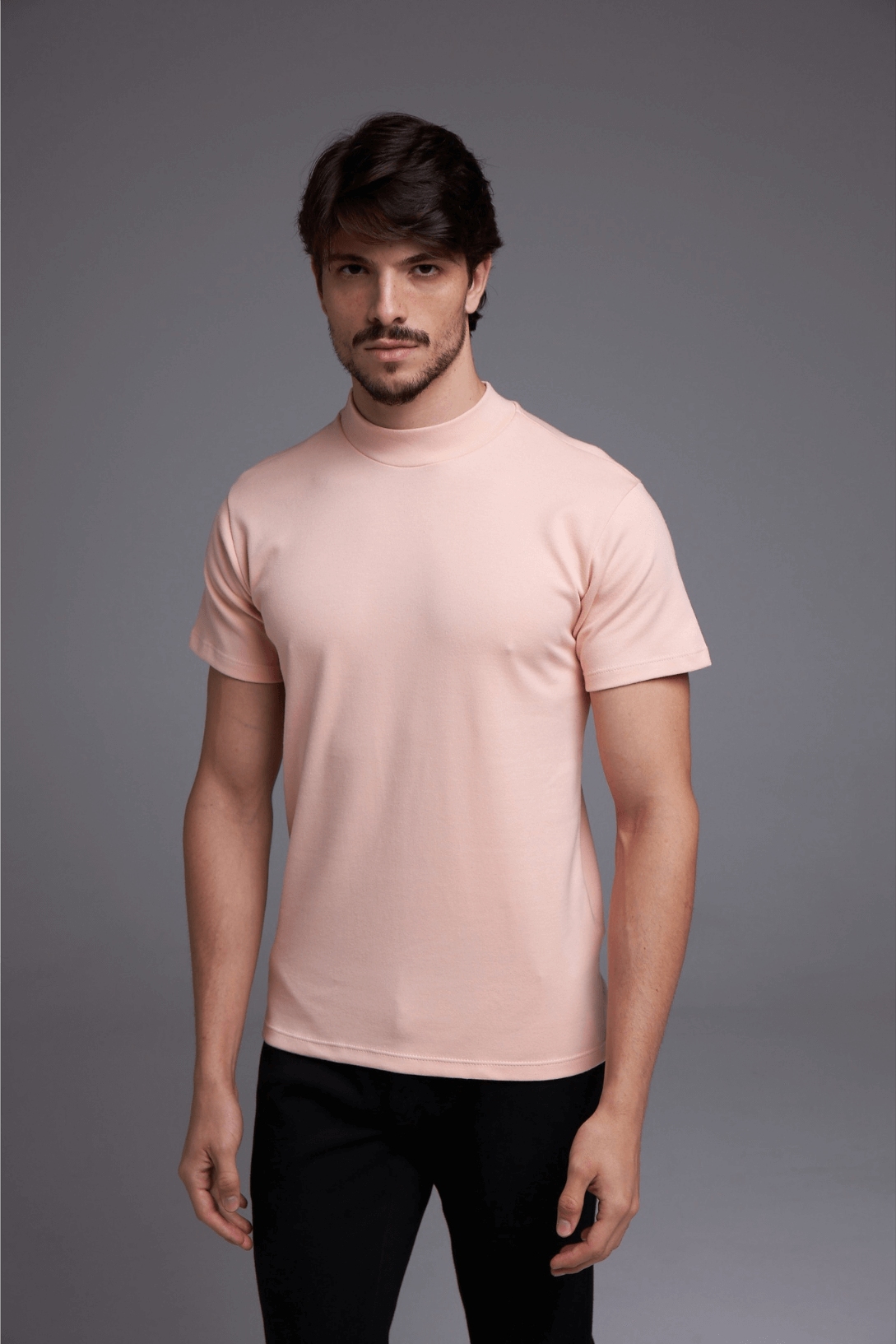 CAMISETA BÁSICA SLIM GOLA ALTA NATURALE - PÊSSEGO da Vörr Brasil | Loja Oficial Vörr Brasil