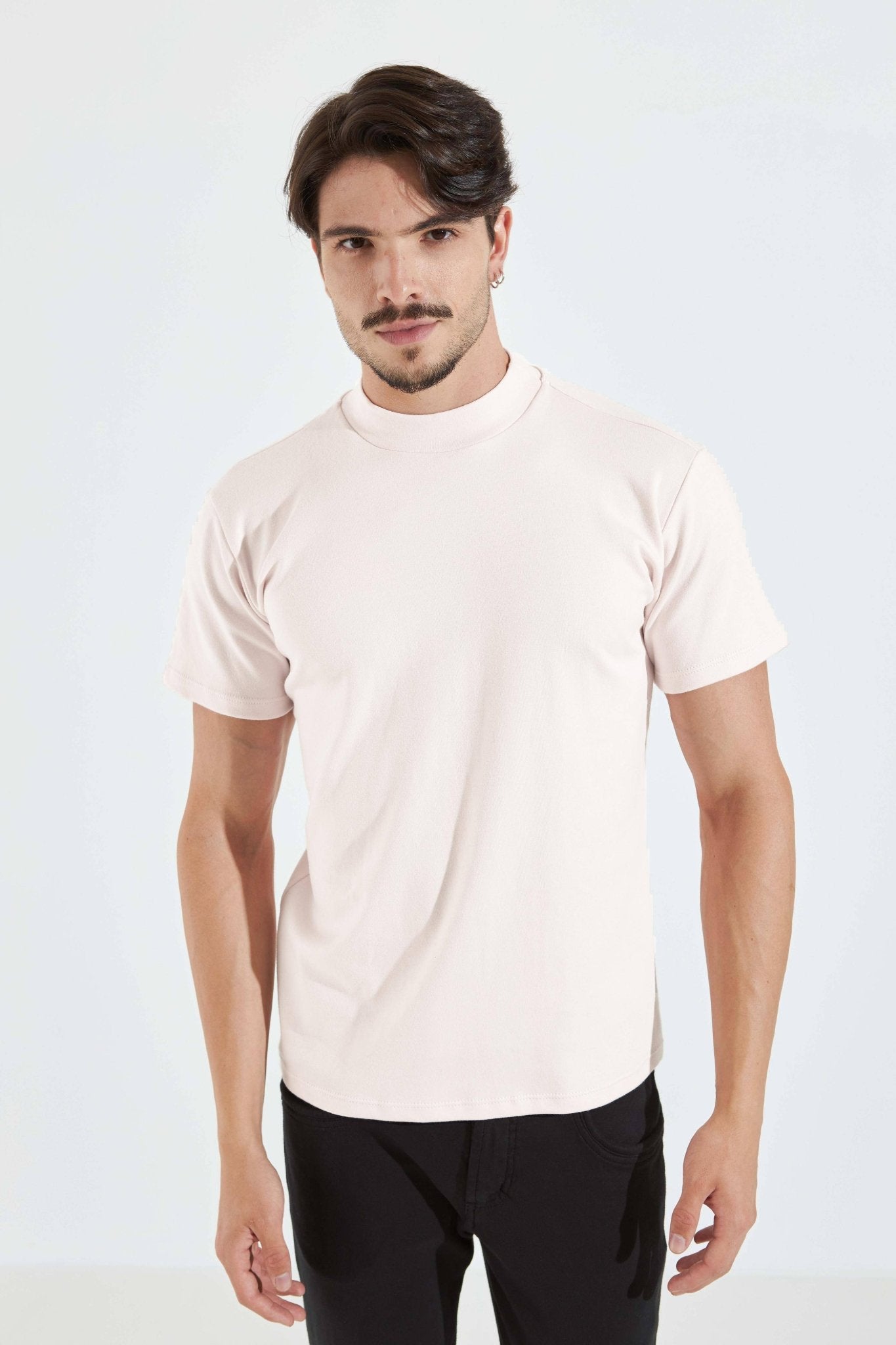 CAMISETA BÁSICA SLIM GOLA ALTA - OFF WHITE da Vörr Brasil | Loja Oficial Vörr Brasil