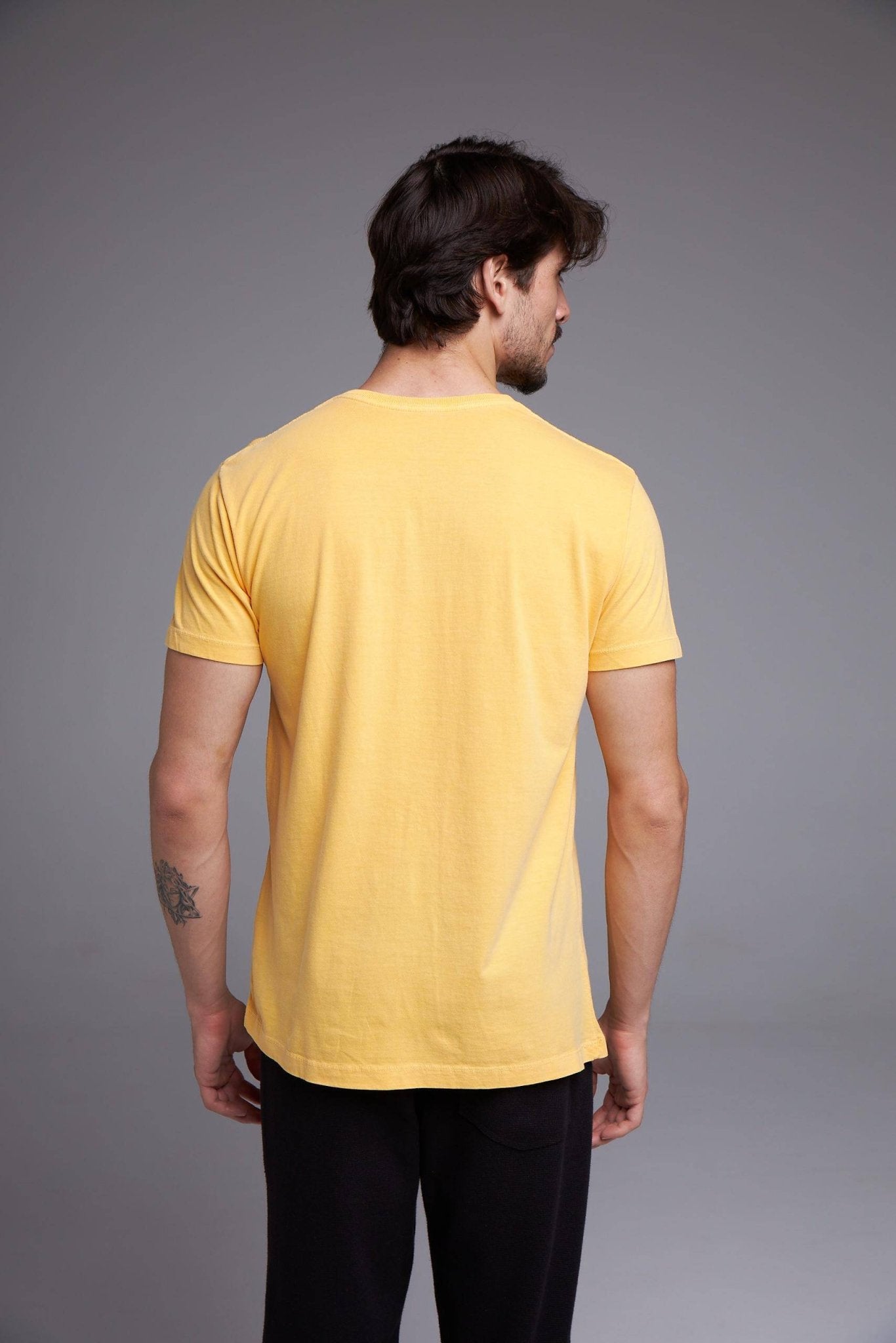 CAMISETA BÁSICA STONE - AMARELO da Vörr Brasil | Loja Oficial Vörr Brasil