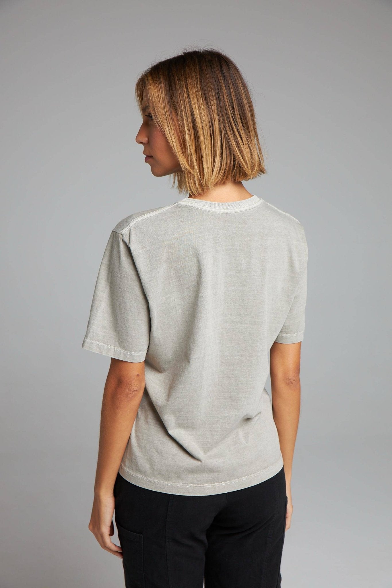 CAMISETA BÁSICA STONE - AREIA da Vörr Brasil | Loja Oficial Vörr Brasil