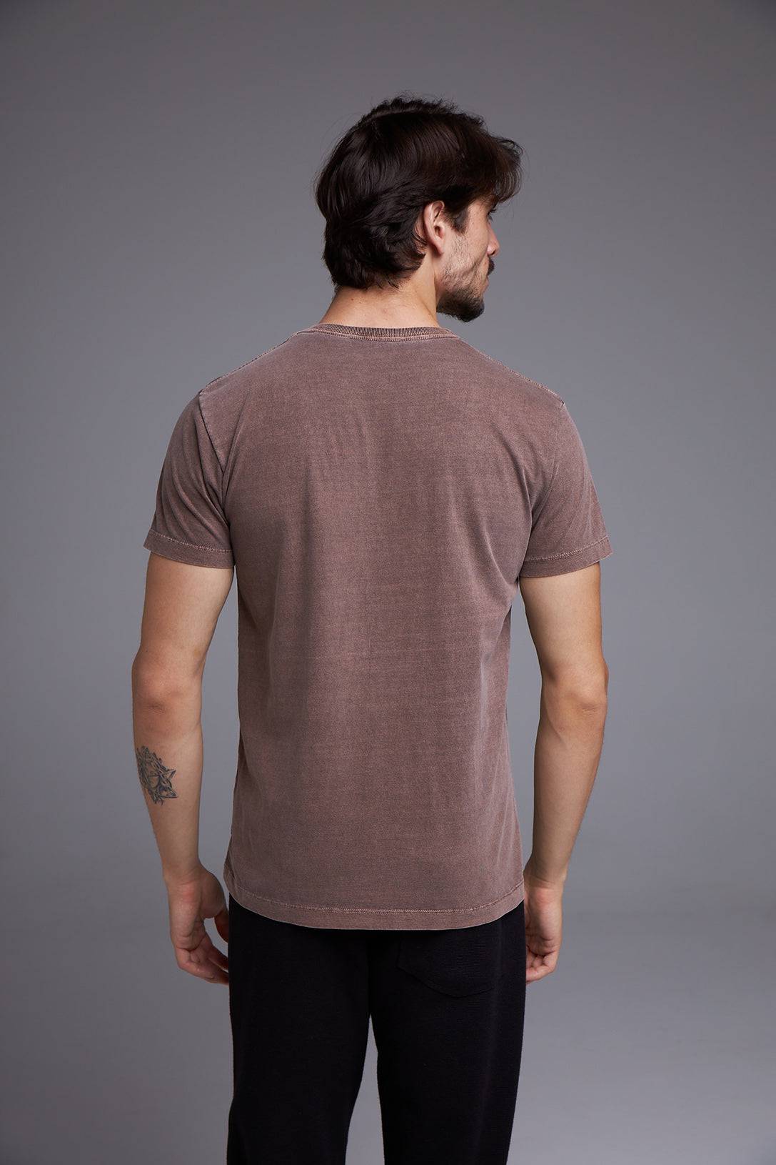 CAMISETA BÁSICA STONE - MARROM da Vörr Brasil | Vörr Brasil