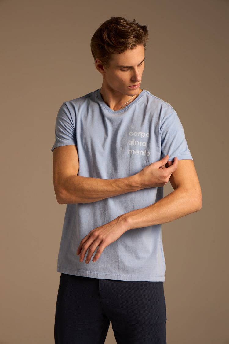CAMISETA CORPO MENTE E ALMA STONE - AZUL da Vörr Brasil | Loja Oficial Vörr Brasil
