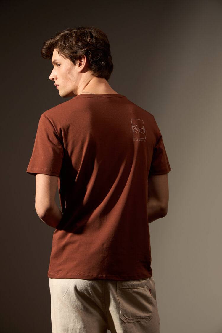 CAMISETA ENDORFINE - SE CIPÓ - MARROM da Vörr Brasil | Loja Oficial Vörr Brasil