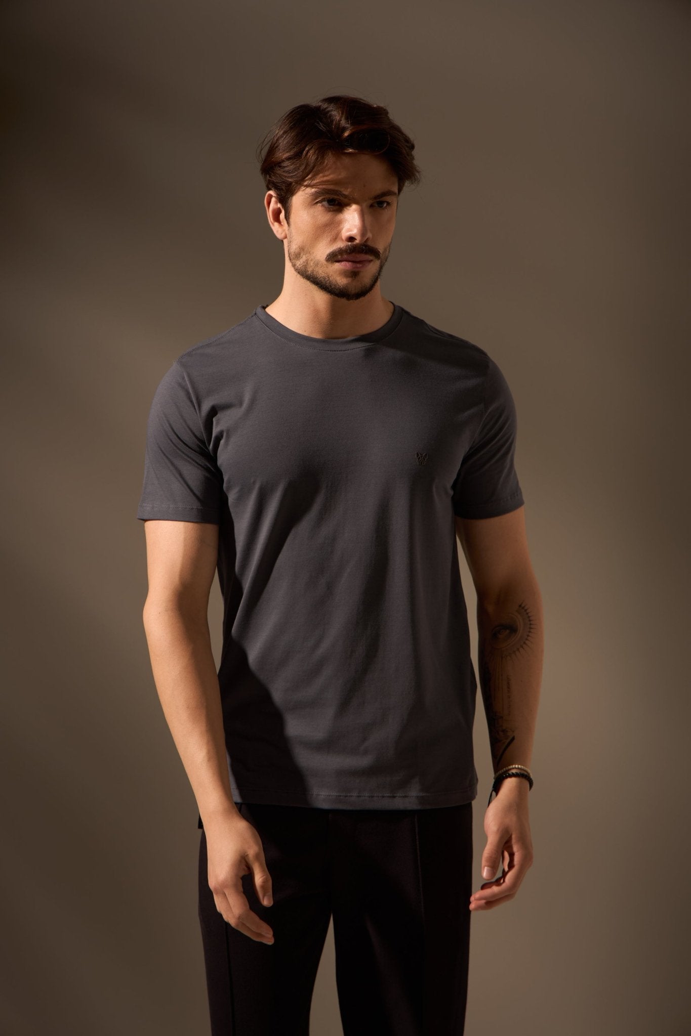 CAMISETA ESSENCIAL ALGODÃO EGÍPCIO - CHUMBO da Vörr Brasil | Loja Oficial Vörr Brasil