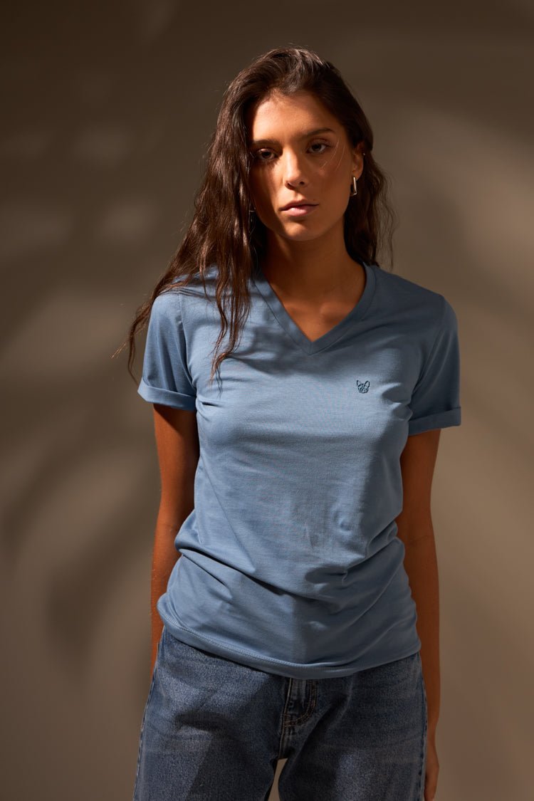 CAMISETA ESSENCIAL ALGODÃO EGÍPCIO GOLA V - AZUL da Vörr Brasil | Loja Oficial Vörr Brasil