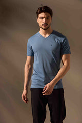 CAMISETA ESSENCIAL ALGODÃO EGÍPCIO GOLA V - AZUL da Vörr Brasil | Loja Oficial Vörr Brasil