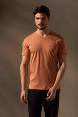 CAMISETA ESSENCIAL ALGODÃO EGÍPCIO GOLA V - LARANJA da Vörr Brasil | Loja Oficial Vörr Brasil