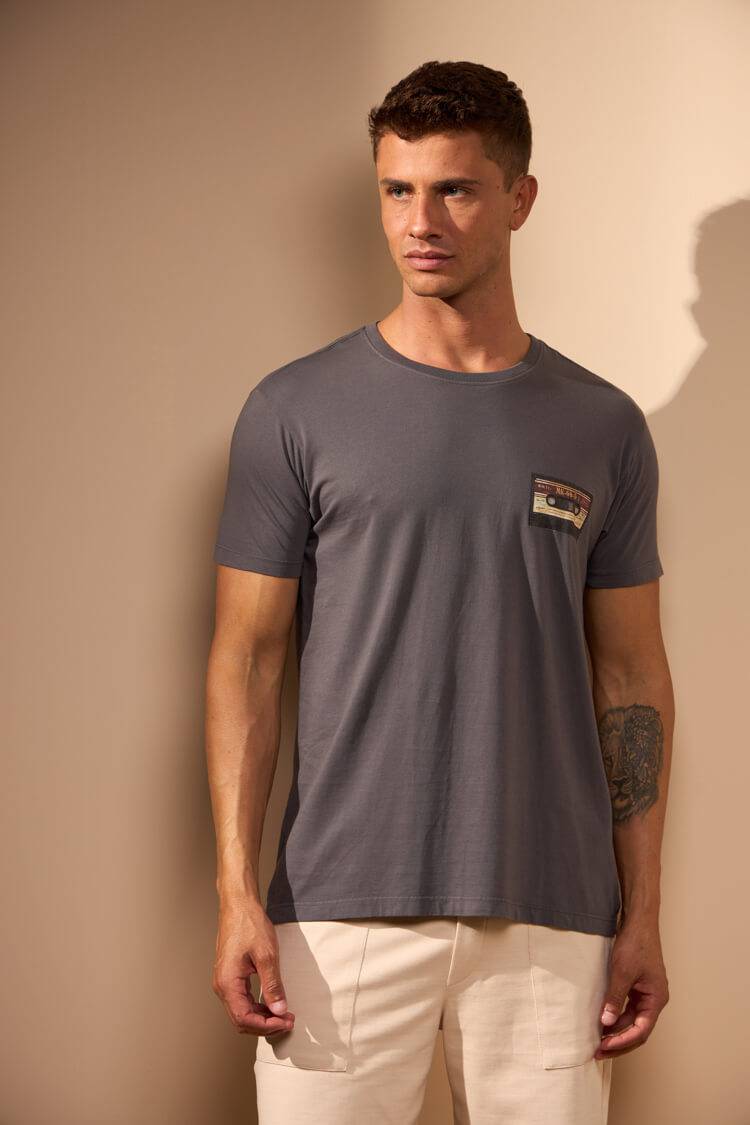 CAMISETA FITA CASSETE - CHUMBO da Vörr Brasil | Loja Oficial Vörr Brasil