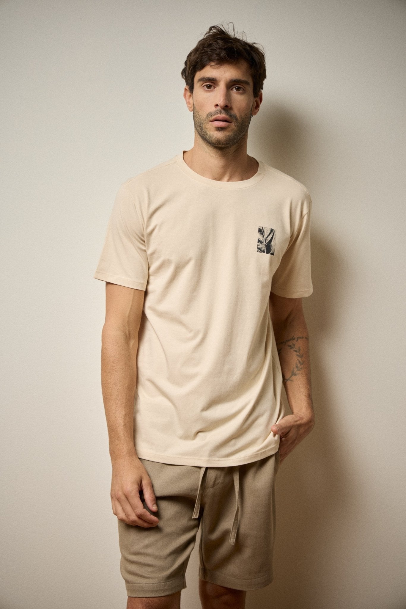 CAMISETA LEAF ALGODÃO EGÍPCIO - AREIA da Vörr Brasil | Vörr Brasil