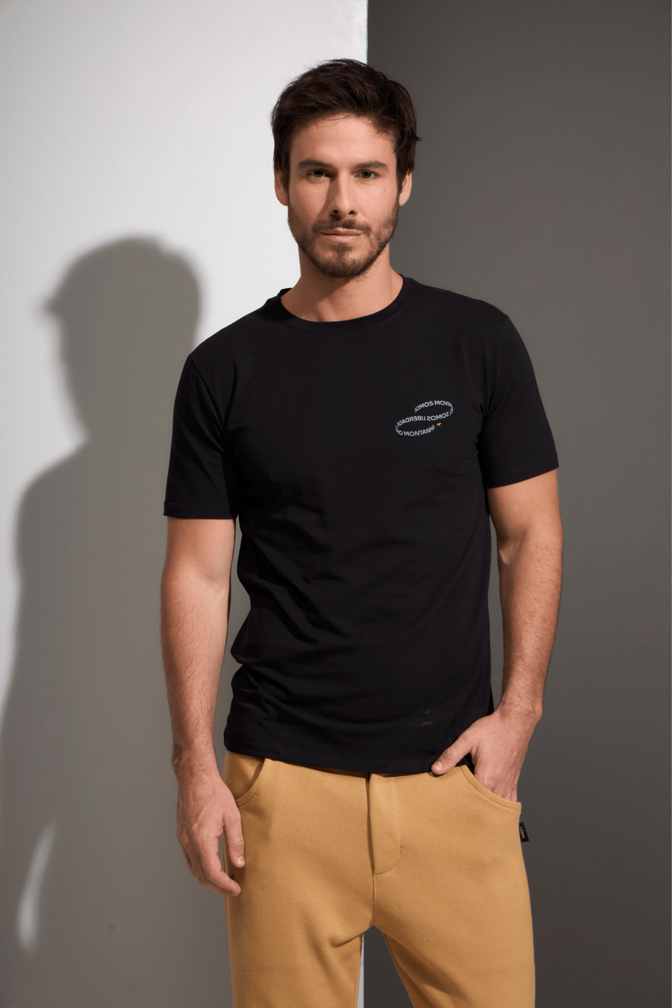 CAMISETA MANIFESTO INFINITO ALGODÃO EGÍPCIO - PRETO da Vörr Brasil | Vörr Brasil