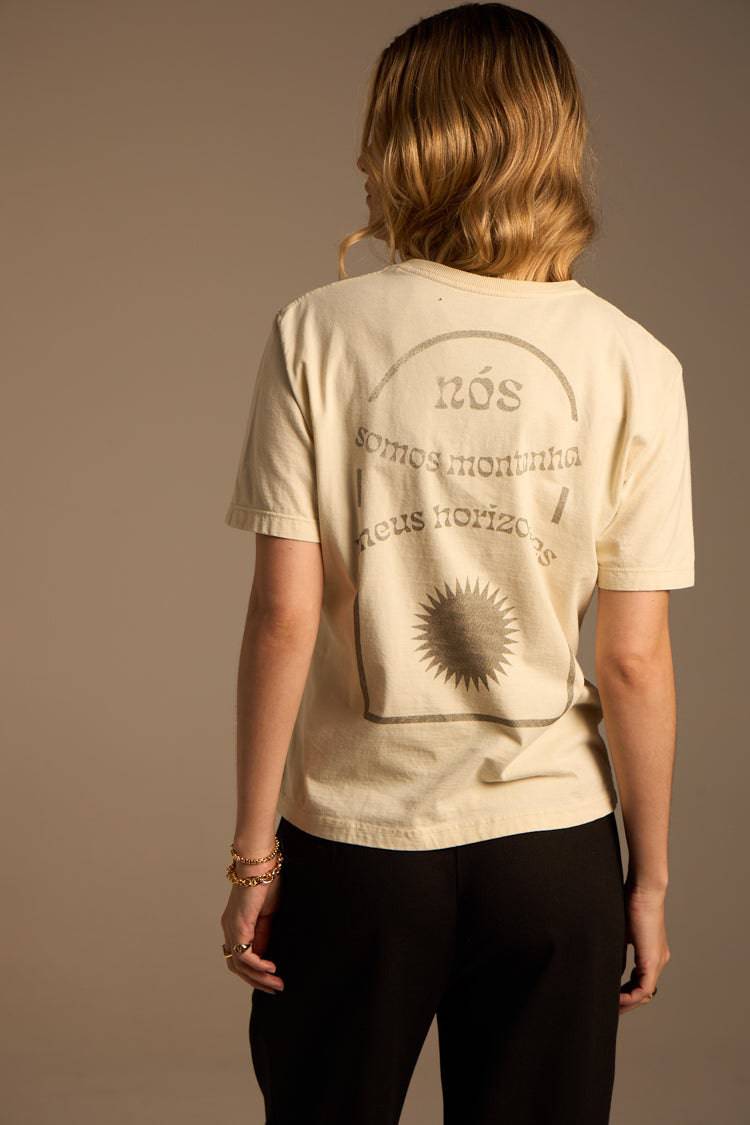 CAMISETA MEUS HORIZONTES STONE - AREIA da Vörr Brasil | Loja Oficial Vörr Brasil
