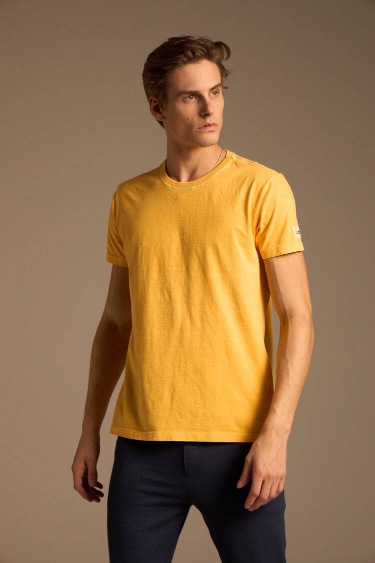 CAMISETA NATIVOS STONE - AMARELO da Vörr Brasil | Loja Oficial Vörr Brasil