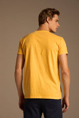CAMISETA NATIVOS STONE - AMARELO da Vörr Brasil | Loja Oficial Vörr Brasil