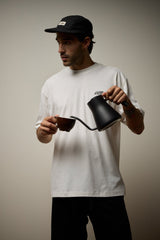 CAMISETA OVERSIZED CAFFEINE IN MOTION - OFF WHITE da Vörr Brasil | Vörr Brasil