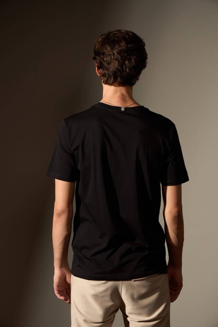 CAMISETA PEDRA DO ELEFANTE RIPADA - PRETO da Vörr Brasil | Loja Oficial Vörr Brasil