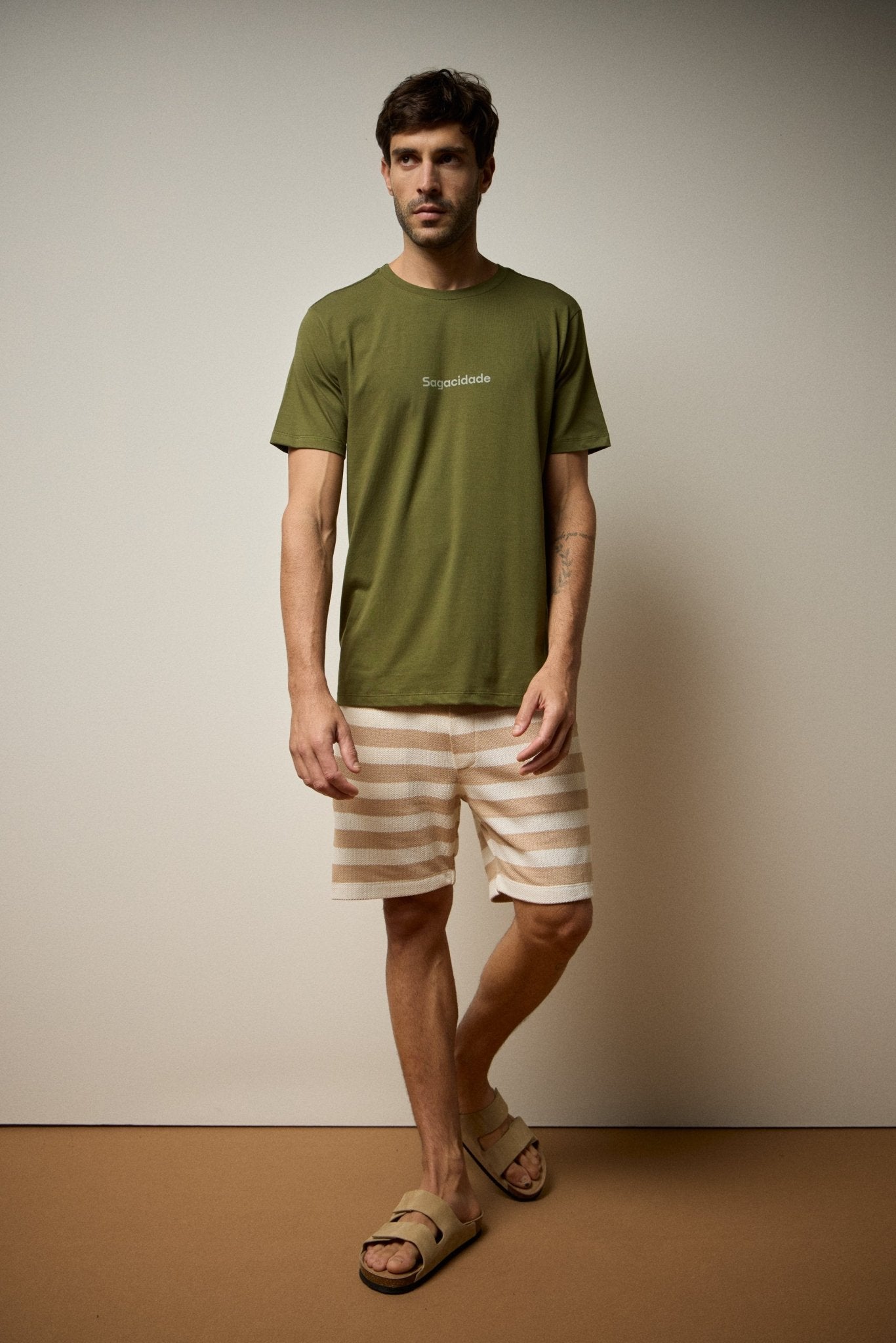 CAMISETA SAGACIDADE ALGODÃO EGÍPCIO - VERDE OLIVA da Vörr Brasil | Vörr Brasil