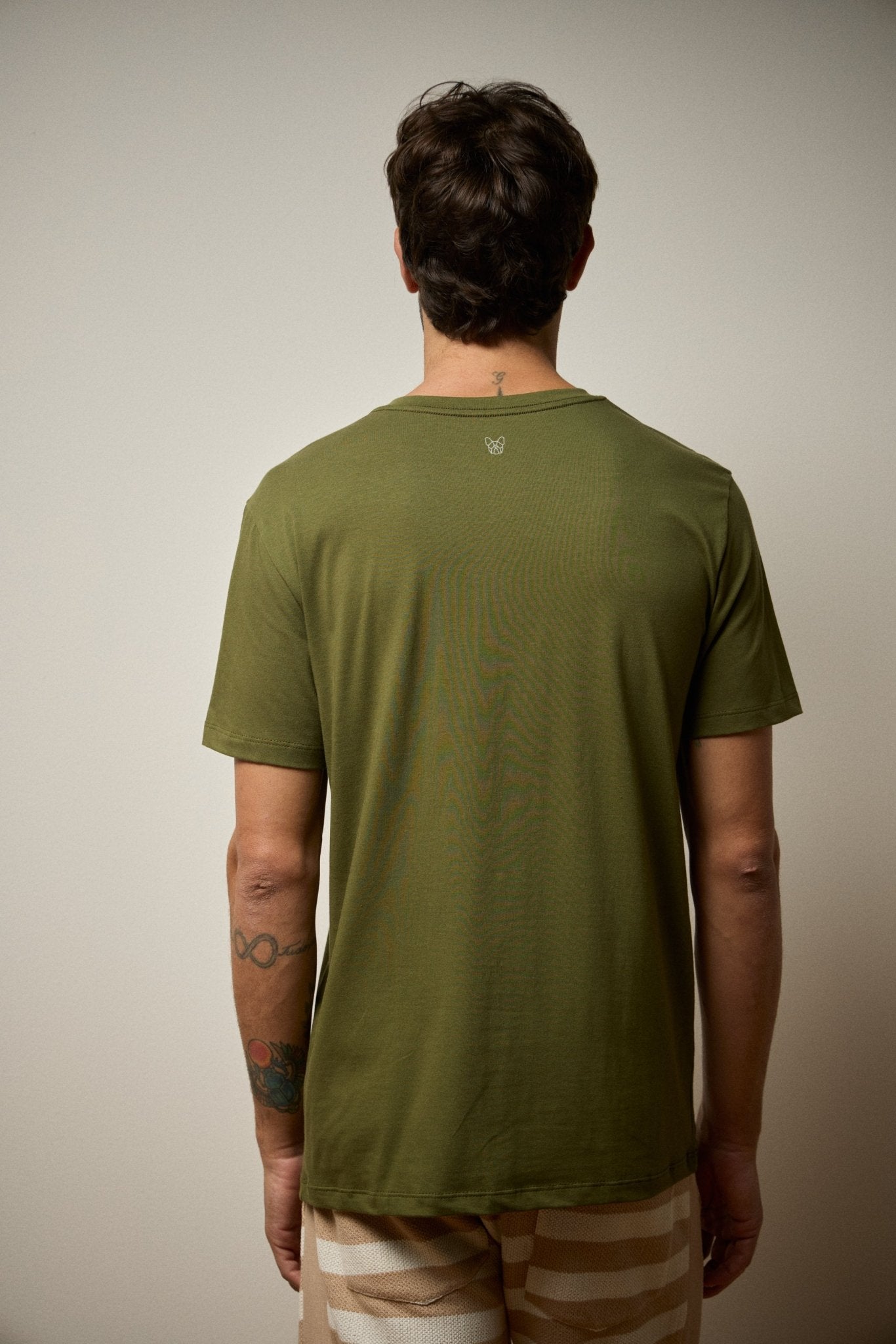 CAMISETA SAGACIDADE ALGODÃO EGÍPCIO - VERDE OLIVA da Vörr Brasil | Vörr Brasil