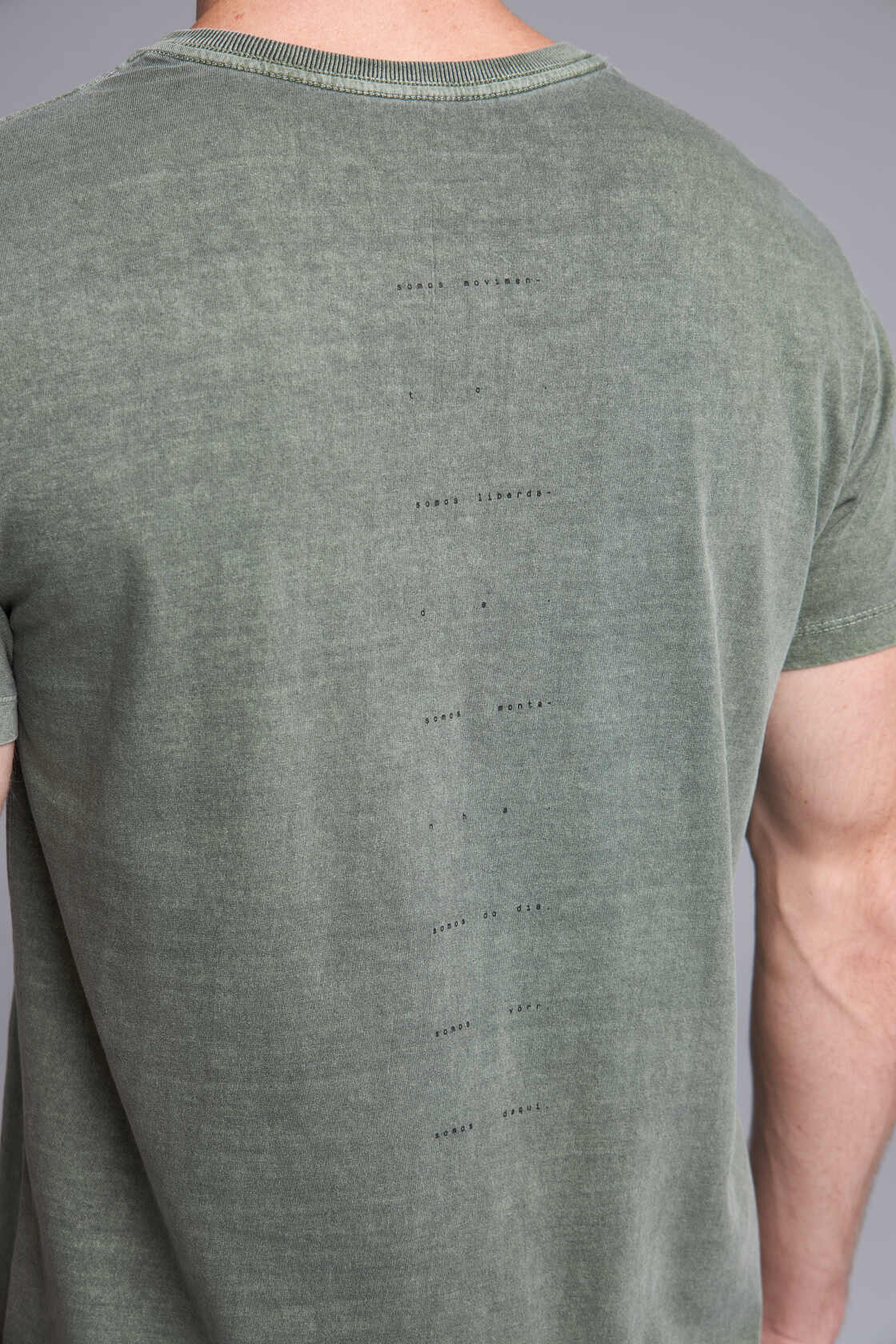 CAMISETA SOMOS VÖRR - VERDE MILITAR da Vörr Brasil | Vörr Brasil