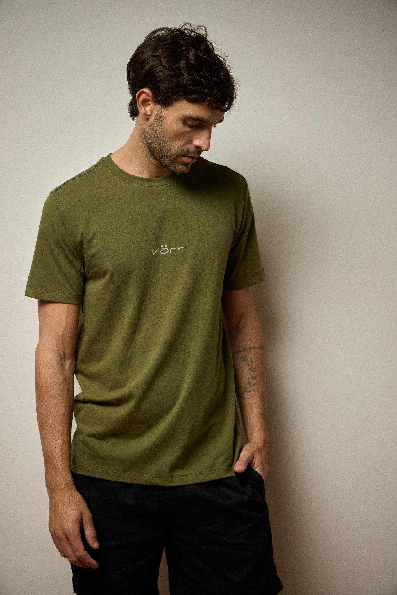 CAMISETA VÖRR OFF ALGODÃO EGÍPCIO - VERDE OLIVA da Vörr Brasil | Vörr Brasil