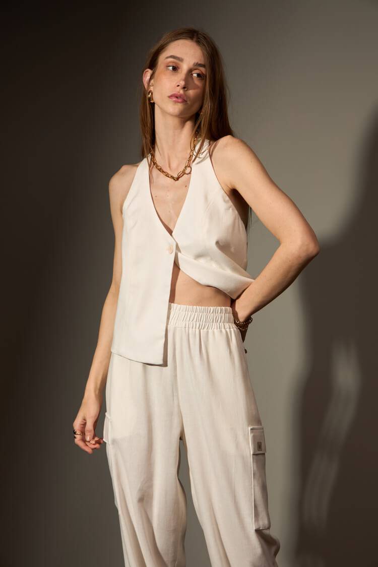 COLETE CERRADO - OFF WHITE da Vörr Brasil | Loja Oficial Vörr Brasil