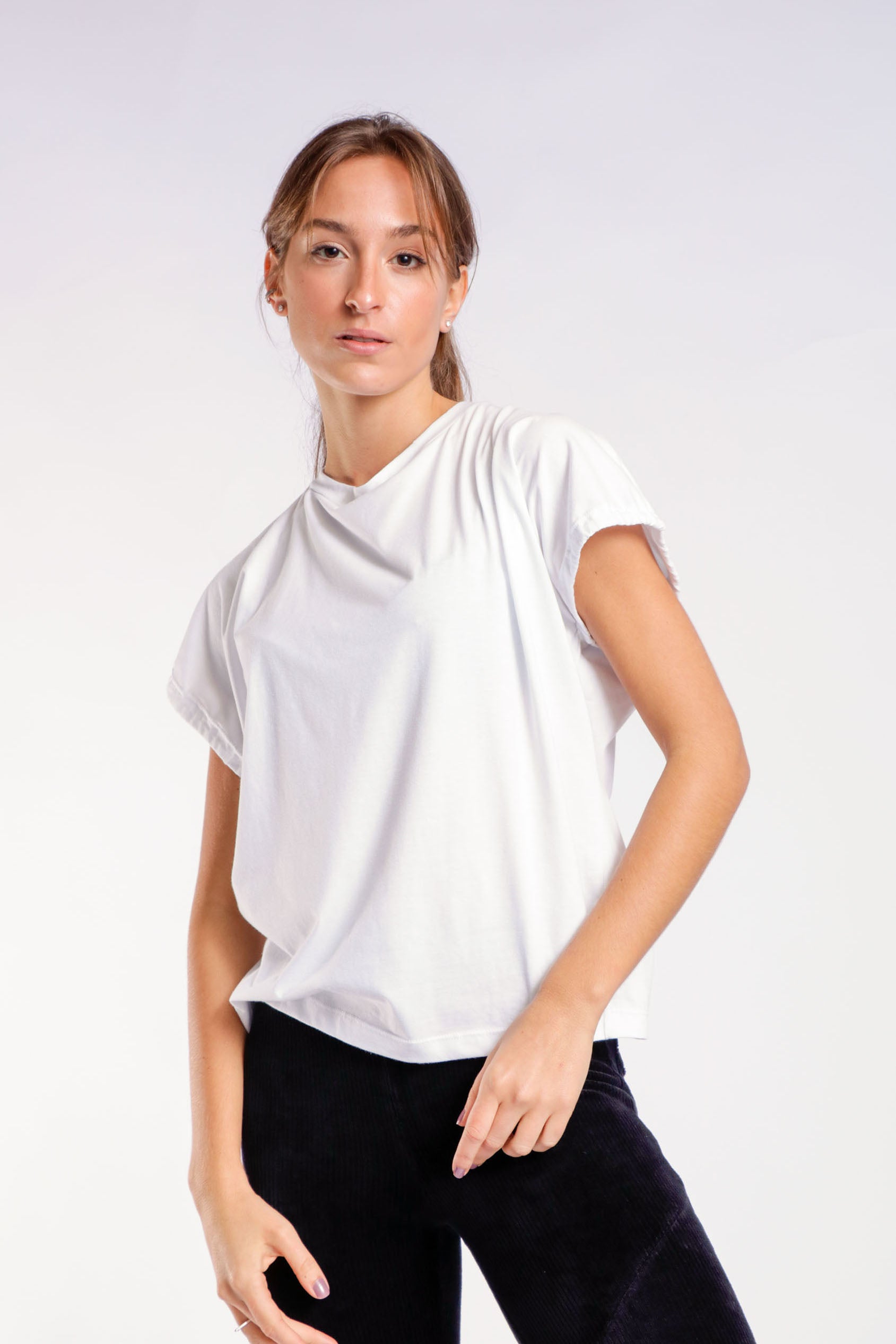 BLUSA DETALHE NA MANGA - BRANCO