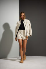 JAQUETA CALIANDRA - OFF WHITE da Vörr Brasil | Loja Oficial Vörr Brasil