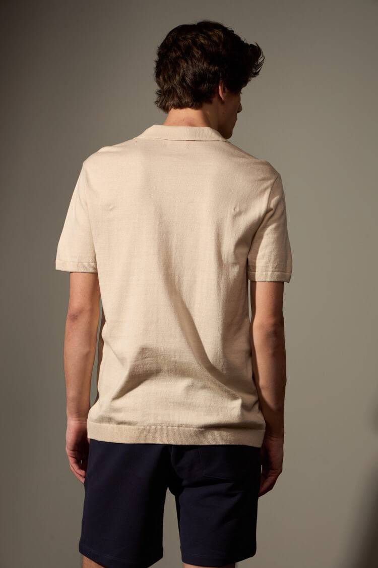 POLO TRICÔ LEME - AREIA da Vörr Brasil | Loja Oficial Vörr Brasil