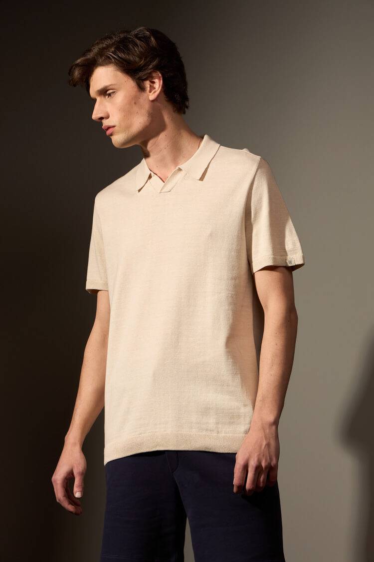 POLO TRICÔ LEME - AREIA da Vörr Brasil | Loja Oficial Vörr Brasil