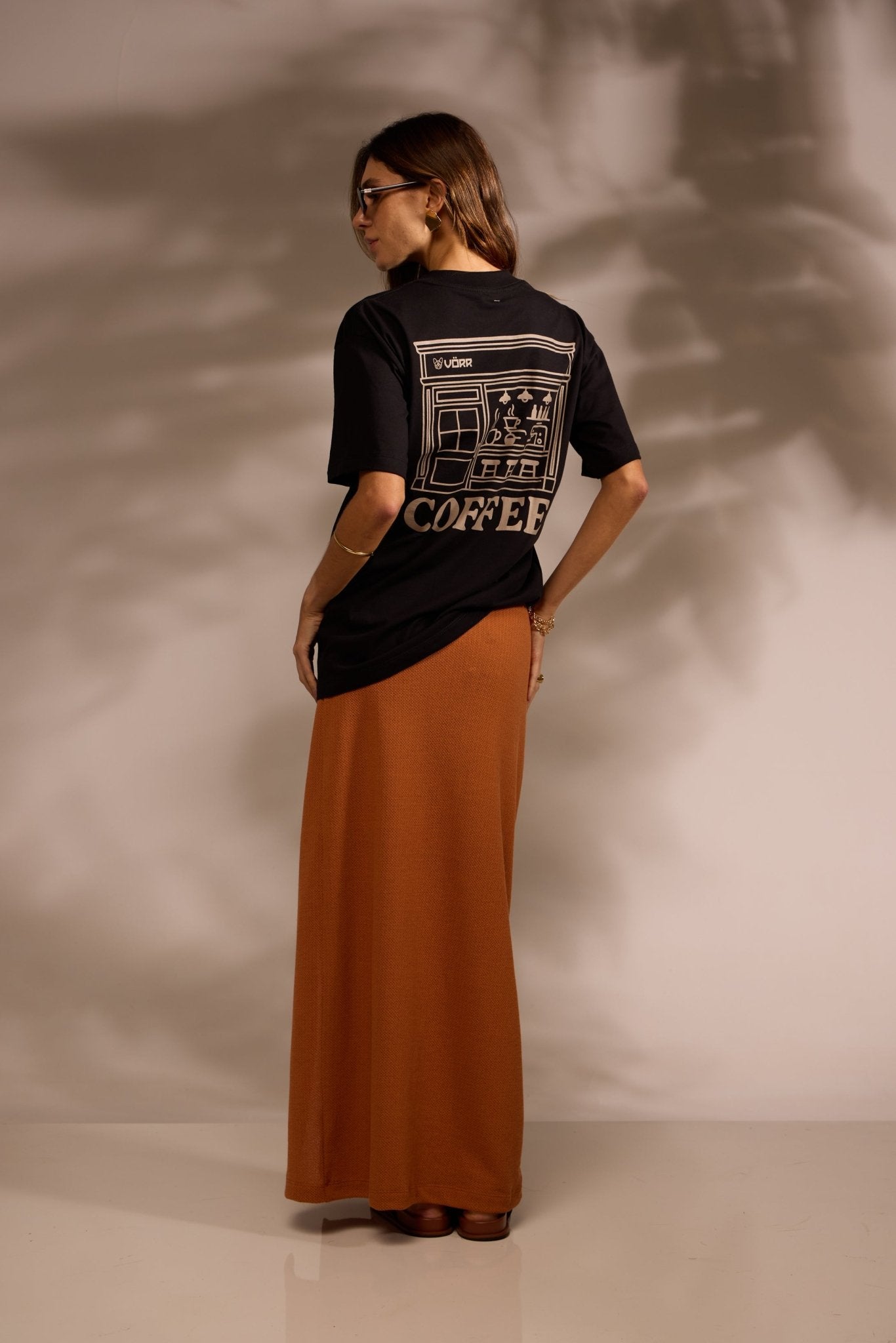 [PRÉ - VENDA] CAMISETA OVER UNISSEX 100% ALGODÃO COFFEE - PRETO da Vörr Brasil | Loja Oficial Vörr Brasil