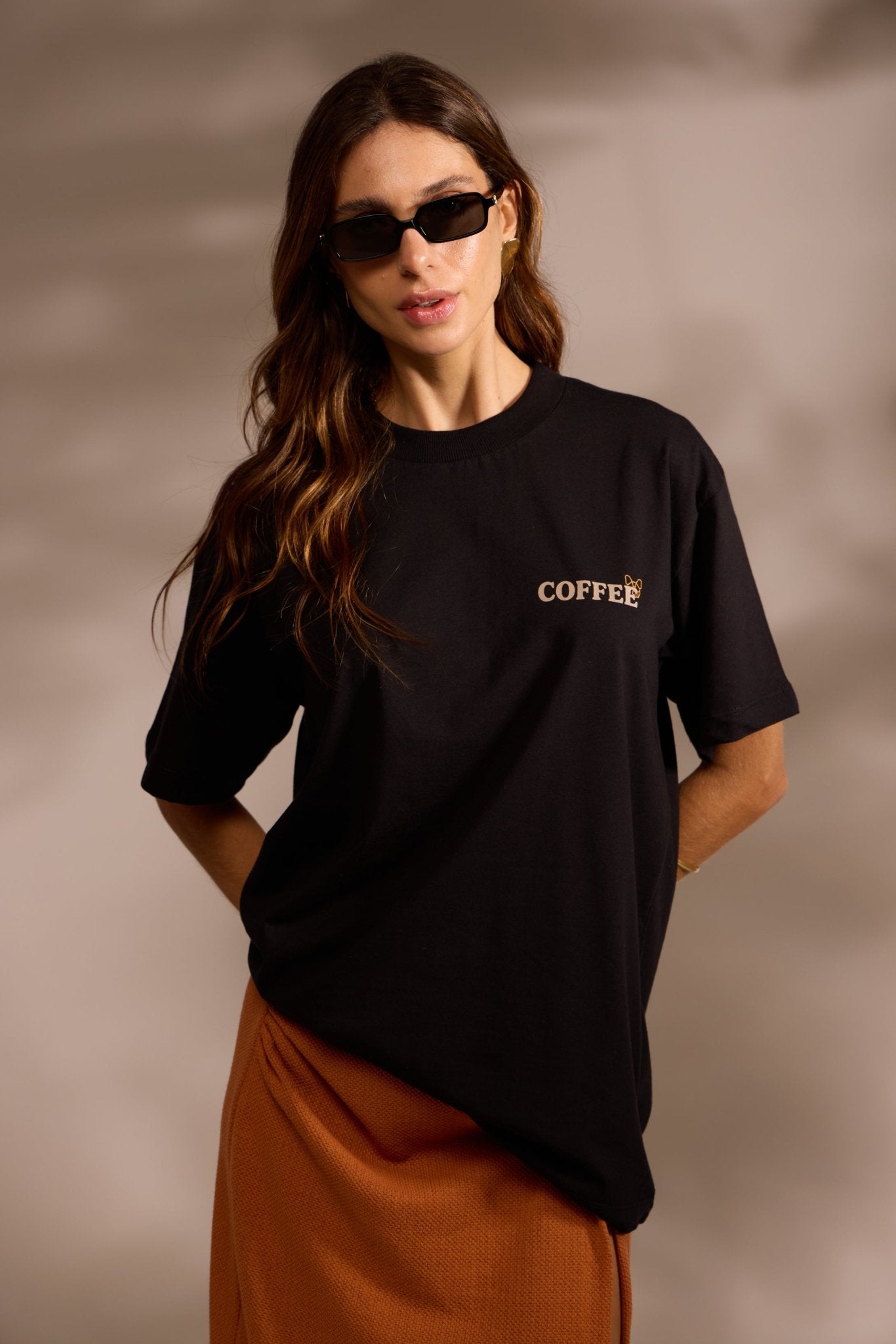 [PRÉ - VENDA] CAMISETA OVER UNISSEX 100% ALGODÃO COFFEE - PRETO da Vörr Brasil | Loja Oficial Vörr Brasil