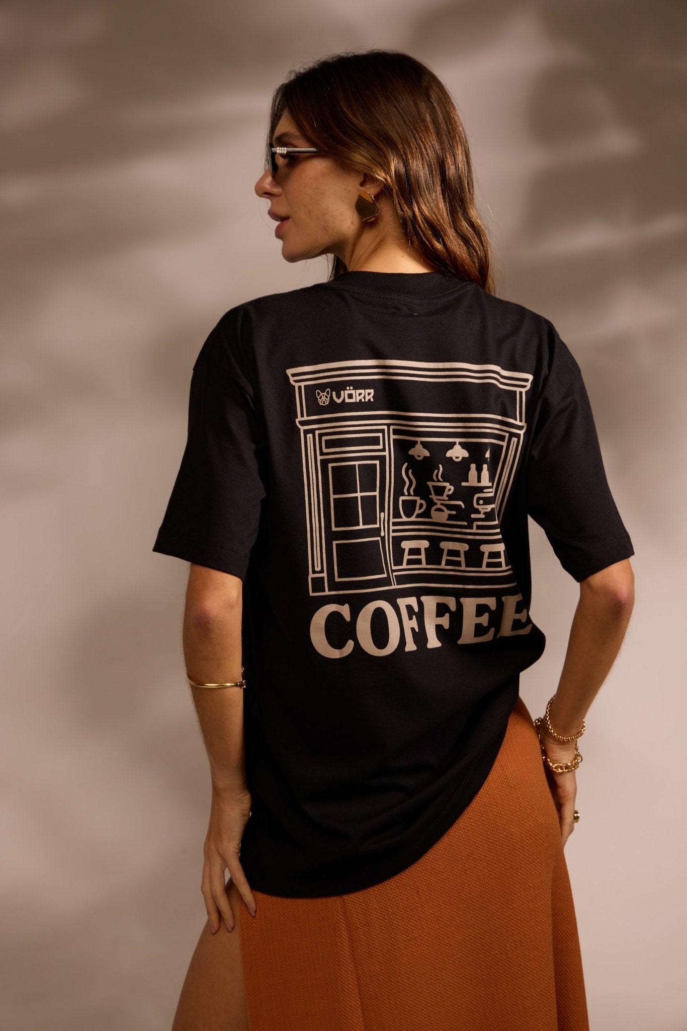 [PRÉ - VENDA] CAMISETA OVER UNISSEX 100% ALGODÃO COFFEE - PRETO da Vörr Brasil | Loja Oficial Vörr Brasil