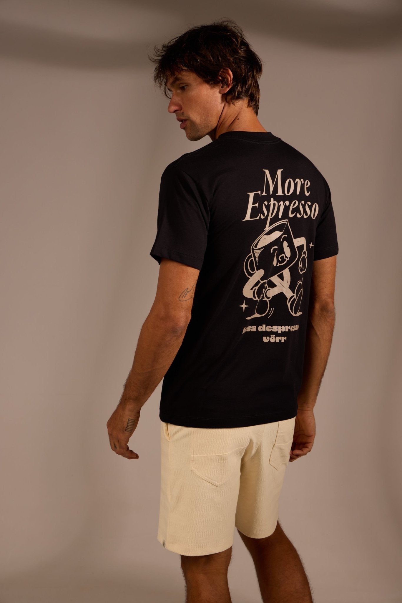 [PRÉ - VENDA] CAMISETA OVER UNISSEX 100% ALGODÃO MORE ESPRESSO - PRETO da Vörr Brasil | Loja Oficial Vörr Brasil