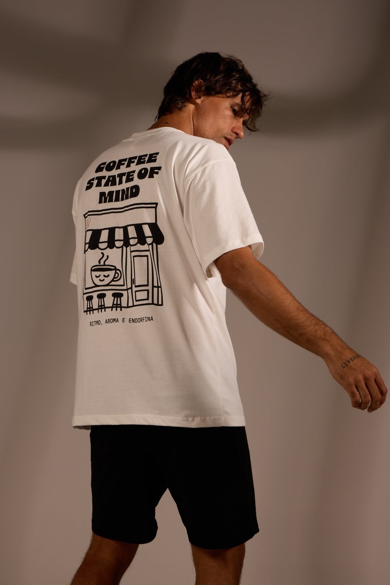 [PRÉ - VENDA] CAMISETA OVER UNISSSEX 100% ALGODÃO COFFEE STATE 02 - OFF WHITE da Vörr Brasil | Loja Oficial Vörr Brasil