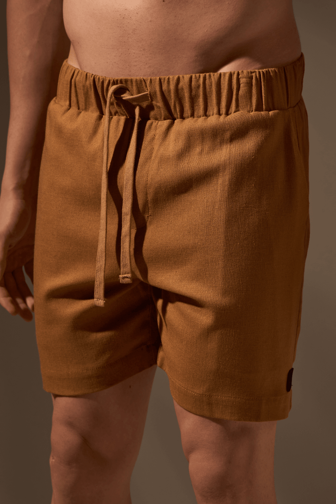 SHORT DUNAS LINHO - CAMEL da Vörr Brasil | Vörr Brasil