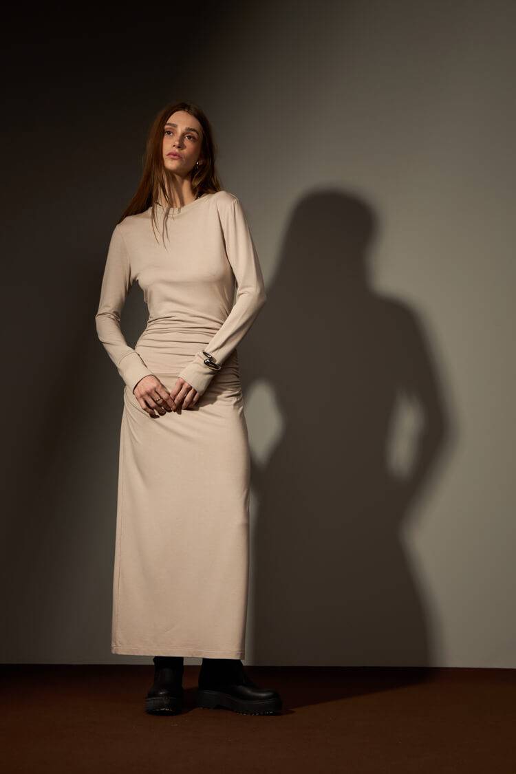 VESTIDO ANDORINHAS - AREIA da Vörr Brasil | Loja Oficial Vörr Brasil