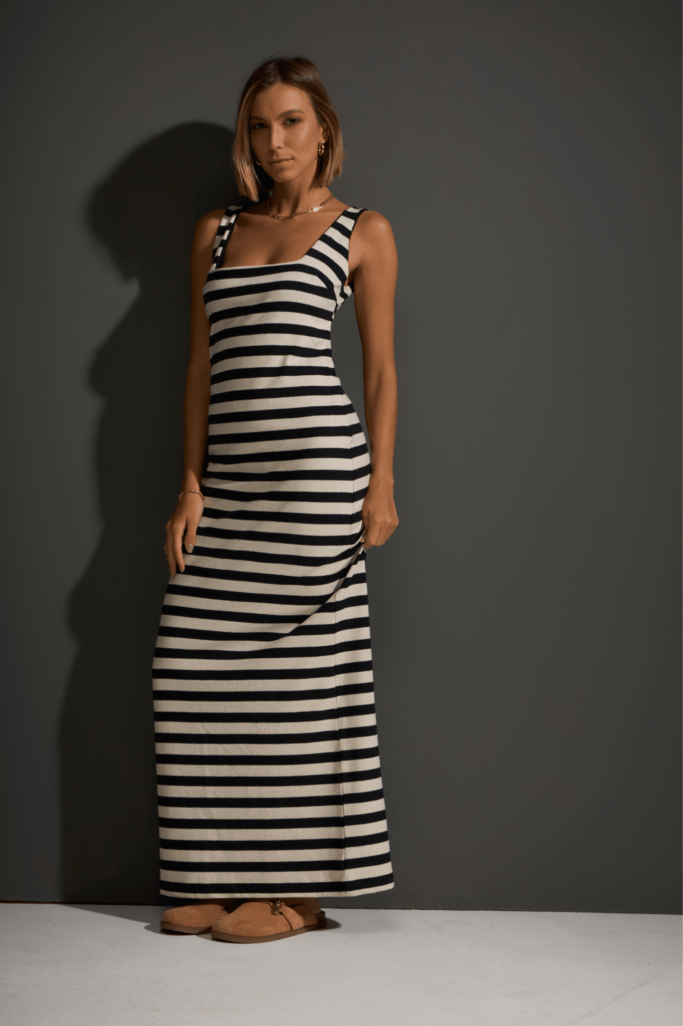 VESTIDO RIACHO LISTRAS 100% ALGODÃO - BRANCO E PRETO da Vörr Brasil | Vörr Brasil