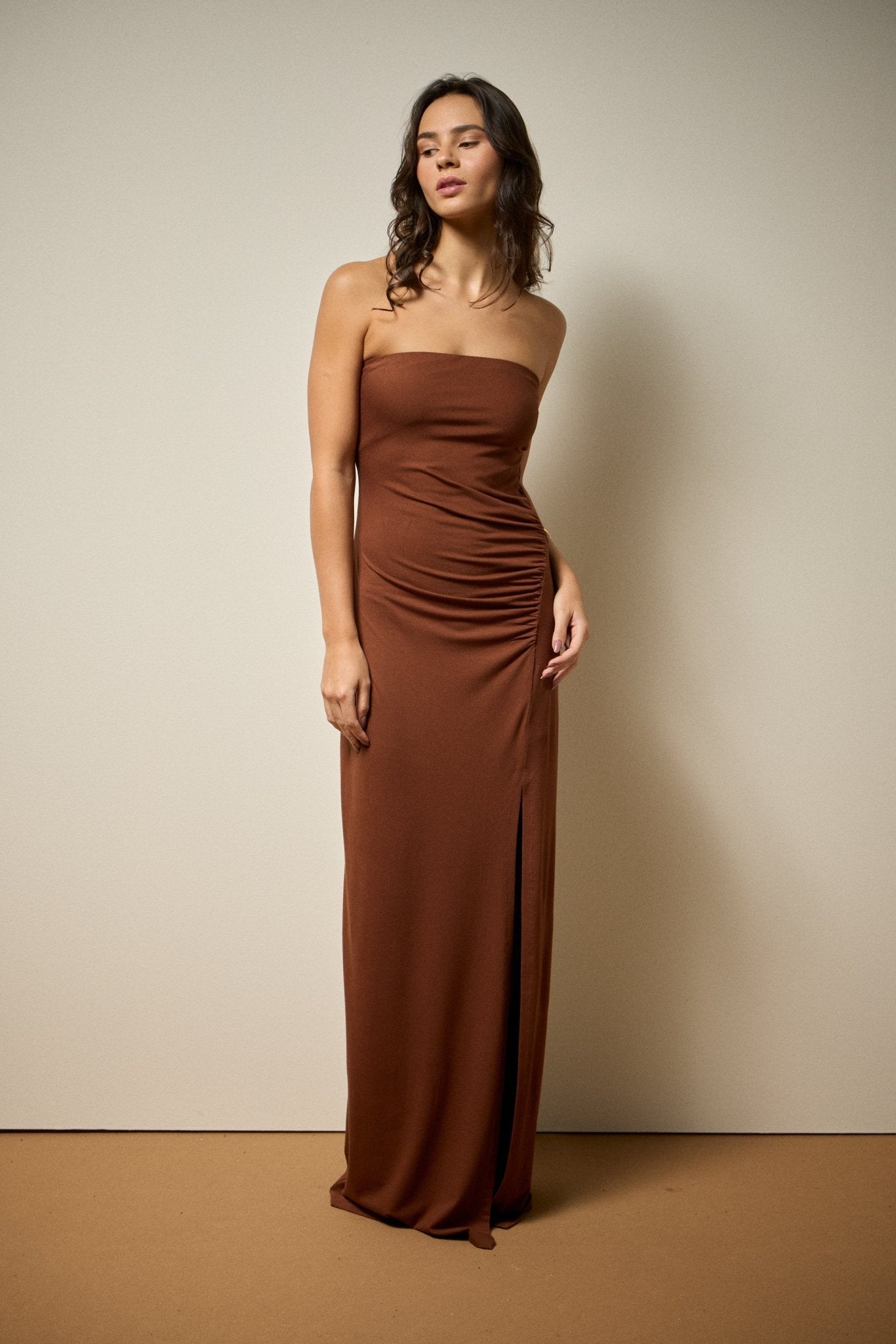 VESTIDO TROPICAL VISCOSE ESTRUTURADA - MARROM da Vörr Brasil | Vörr Brasil