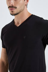 CAMISETA BÁSICA ALGODÃO PIMA GOLA V - PRETO da Vörr Brasil | Loja Oficial Vörr Brasil