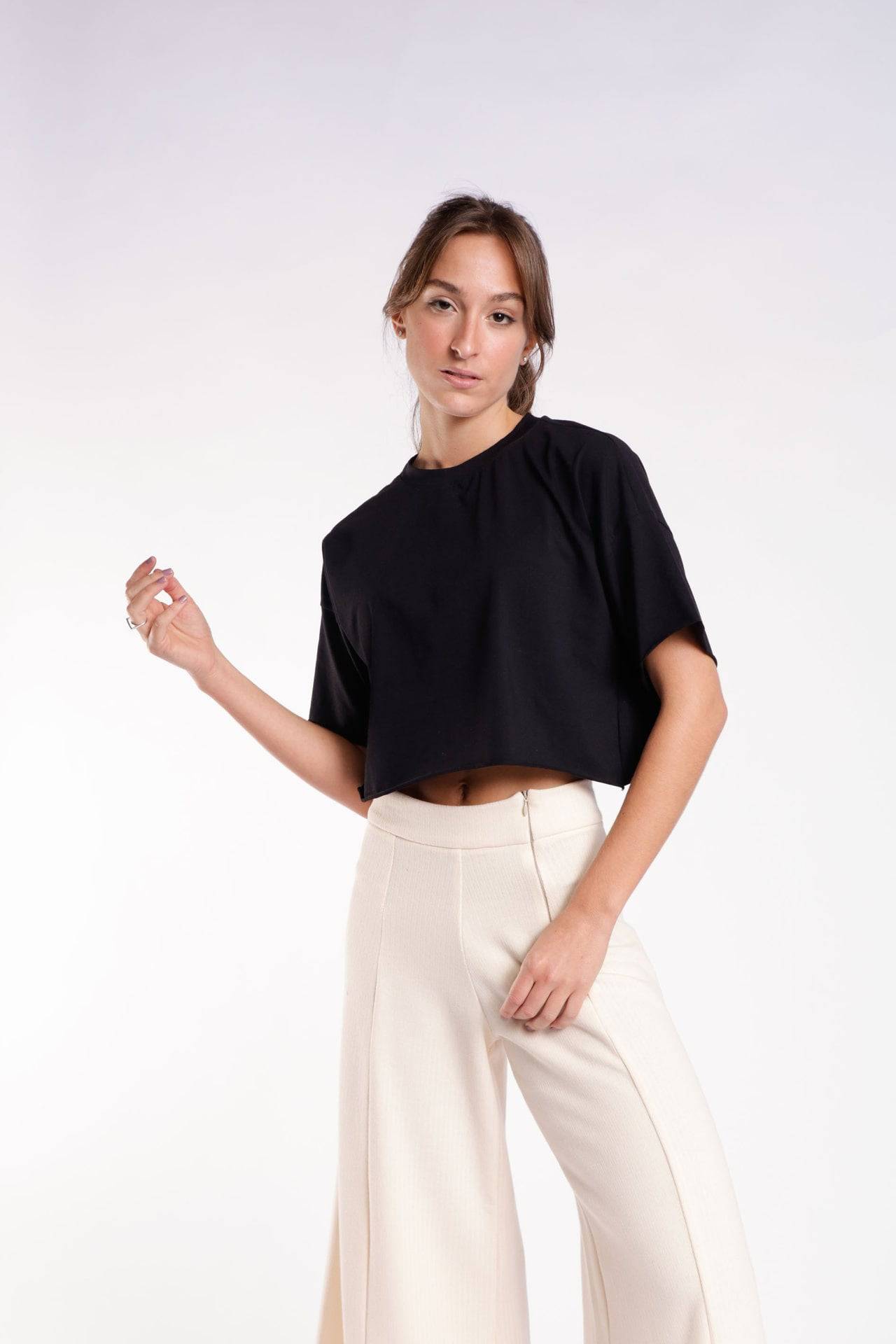 CROPPED SOLTO COM MANGA - PRETO da Vörr Brasil | Vörr Brasil